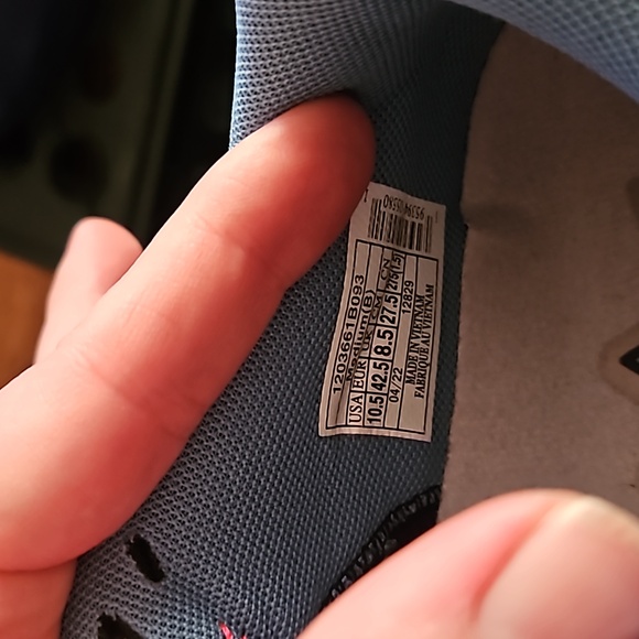 Brooks - Picture 7 of 7